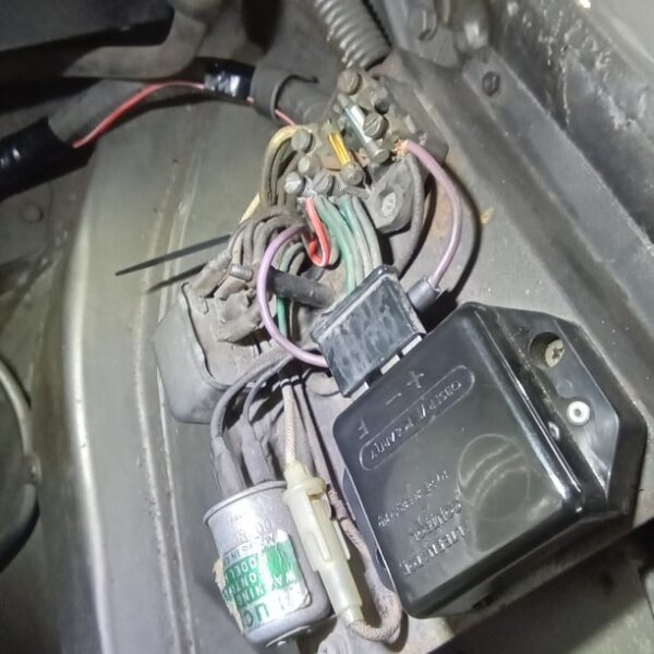110225 1968 daimler 250 v8 ht leads and bonnet cable (6)