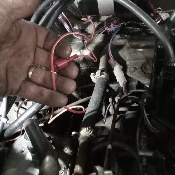 110225 1968 daimler 250 v8 ht leads and bonnet cable (8)