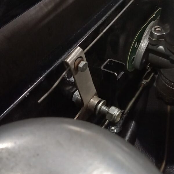 110225 1969 aston martin db6 volante drivetrain and engine bay tear down (10)