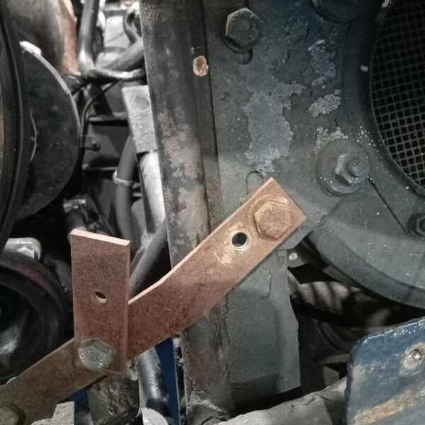 110225 1969 aston martin db6 volante drivetrain and engine bay tear down (11)