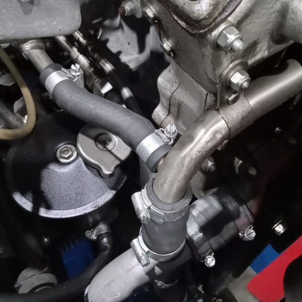 110225 1969 aston martin db6 volante drivetrain and engine bay tear down (20)