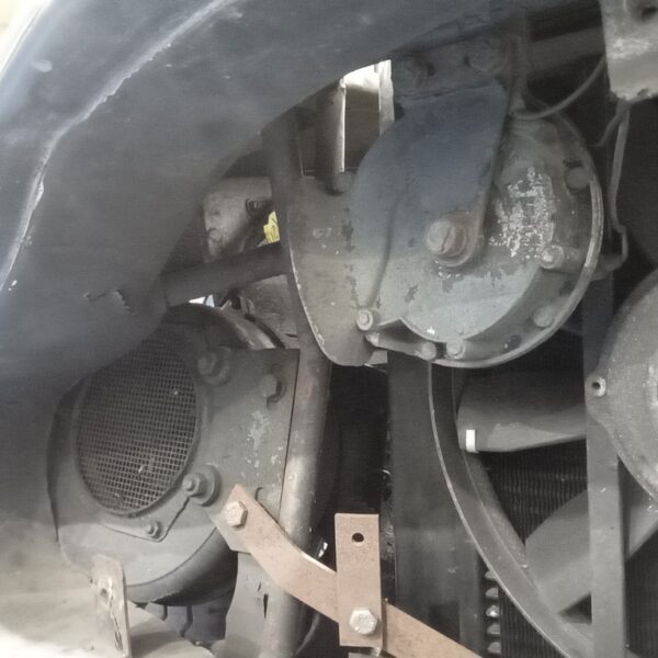 110225 1969 aston martin db6 volante drivetrain and engine bay tear down (27)