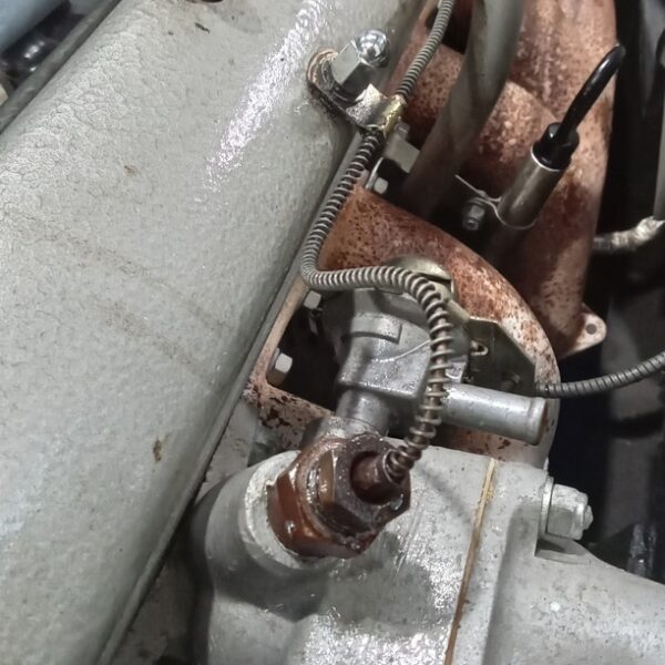 110225 1969 aston martin db6 volante drivetrain and engine bay tear down (31)