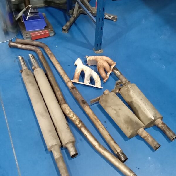 110225 1969 aston martin db6 volante drivetrain and engine bay tear down (5)