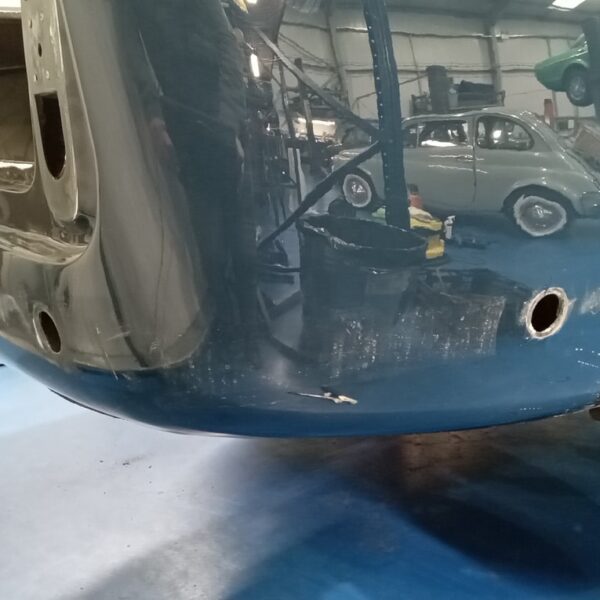 110225 1969 aston martin db6 volante strip down (14)
