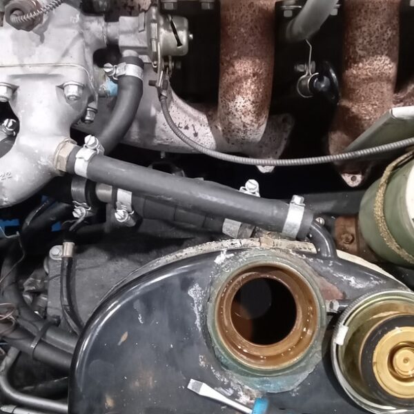 110225 1969 aston martin db6 volante strip down (2)