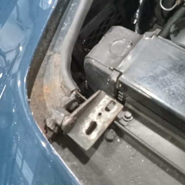 110225 1969 aston martin db6 volante strip down (4)