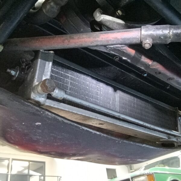 110225 1969 aston martin db6 volante strip down (40)