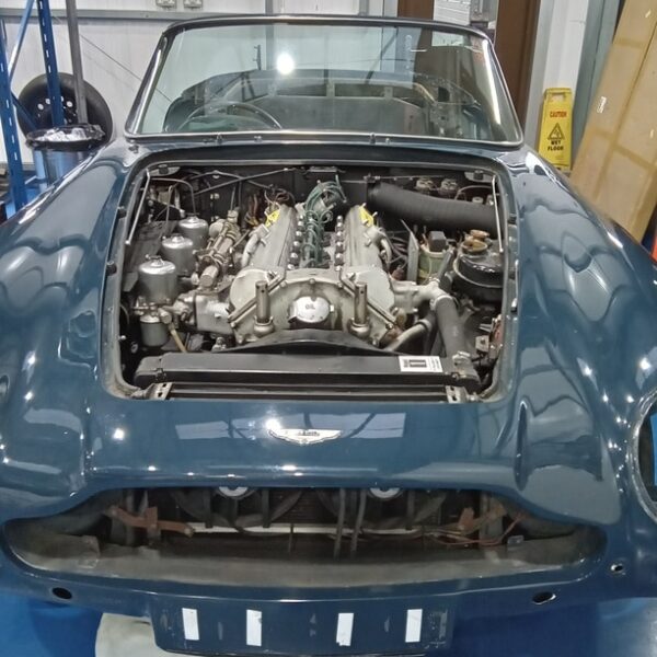 110225 1969 aston martin db6 volante strip down (5)