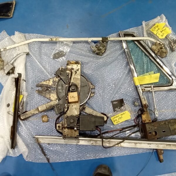 110225 1969 aston martin db6 volante strip down (60)