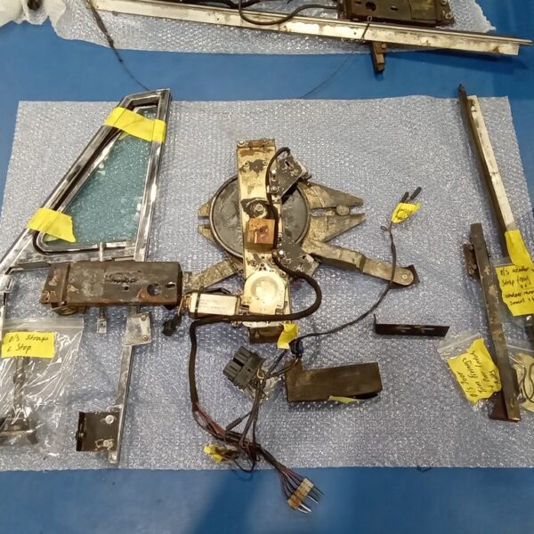 110225 1969 aston martin db6 volante strip down (61)