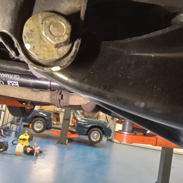 110225 1986 mercedes 500sl front wheel alignment (5)