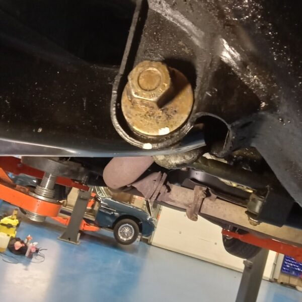 110225 1986 mercedes 500sl front wheel alignment (6)