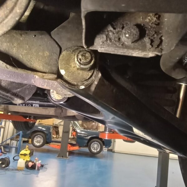 110225 1986 mercedes 500sl front wheel alignment (8)