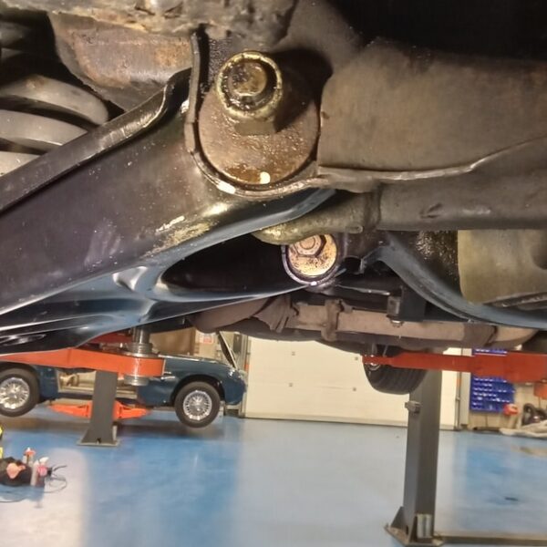 110225 1986 mercedes 500slfront wheel alignment (7)