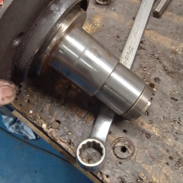 110225 1987 mercedes 500sl rear hubs stripped (10)
