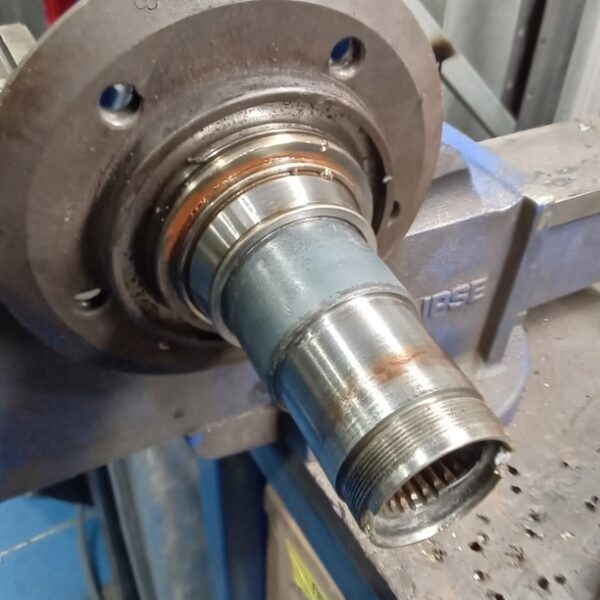 110225 1987 mercedes 500sl rear hubs stripped (12)