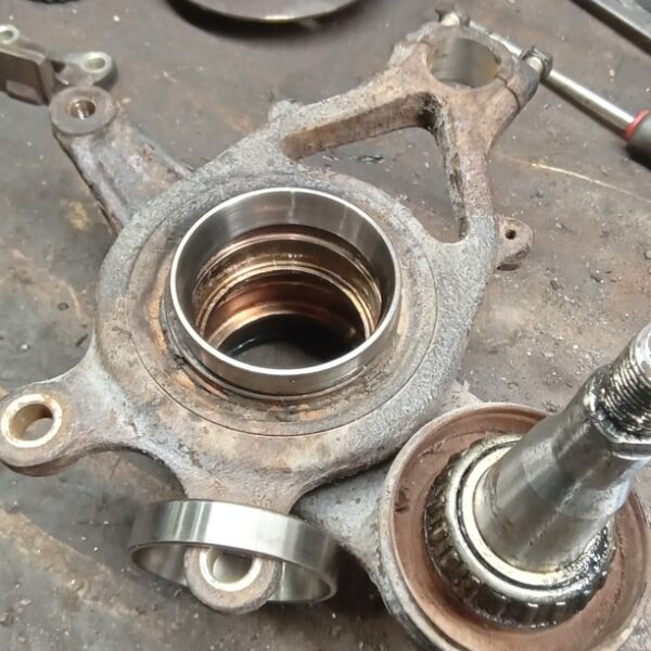 110225 1987 mercedes 500sl rear hubs stripped (13)