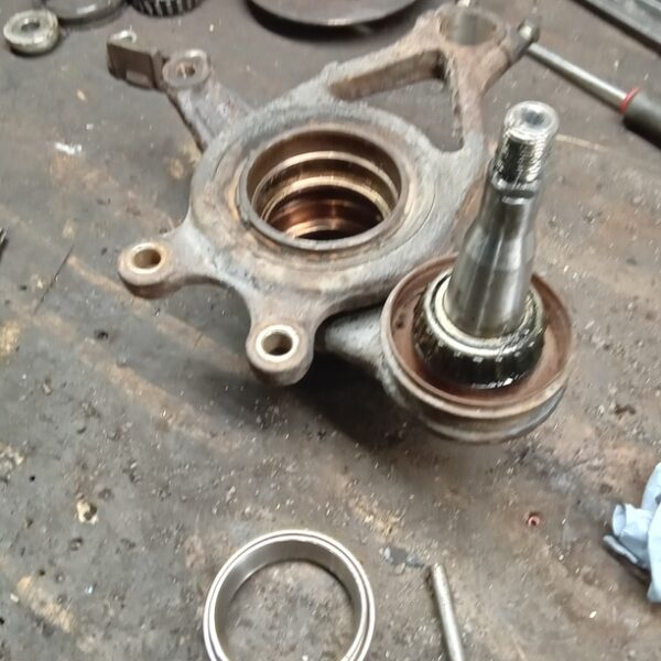 110225 1987 mercedes 500sl rear hubs stripped (14)