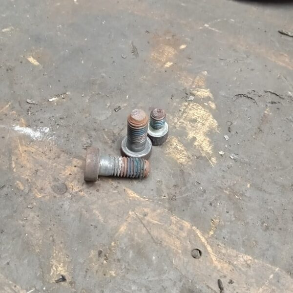 110225 1987 mercedes 500sl rear hubs stripped (17)