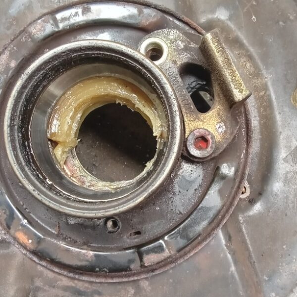 110225 1987 mercedes 500sl rear hubs stripped (18)