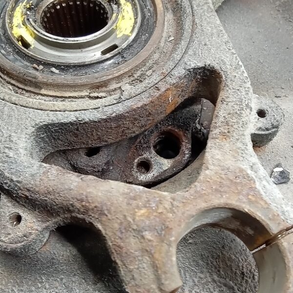 110225 1987 mercedes 500sl rear hubs stripped (19)
