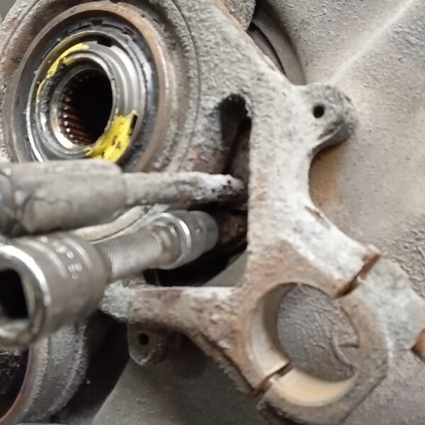 110225 1987 mercedes 500sl rear hubs stripped (20)