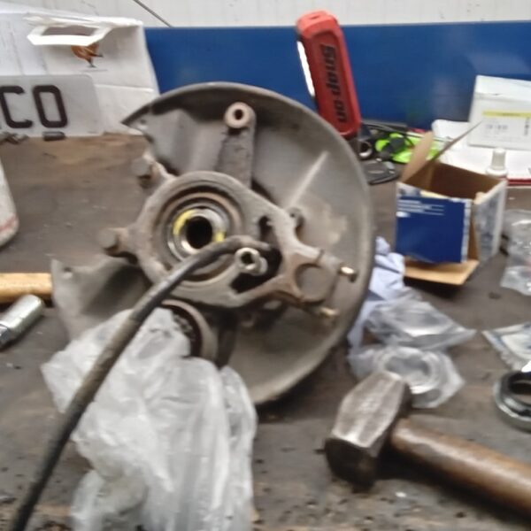 110225 1987 mercedes 500sl rear hubs stripped (21)