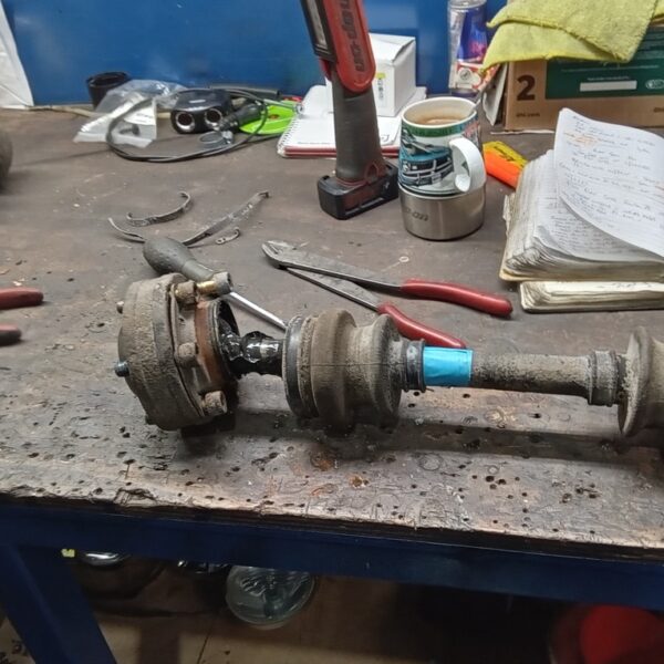 110225 1987 mercedes 500sl rear hubs stripped (24)