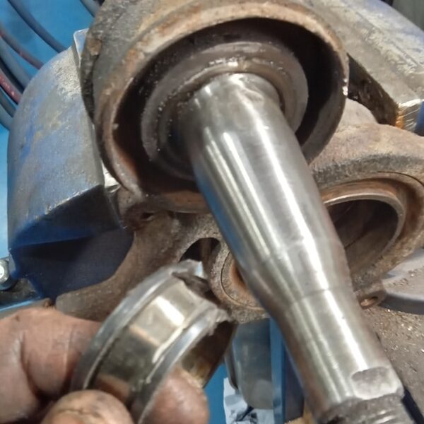 110225 1987 mercedes 500sl rear hubs stripped (7)