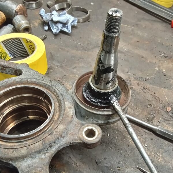 110225 1987 mercedes 500sl rear hubs stripped (9)
