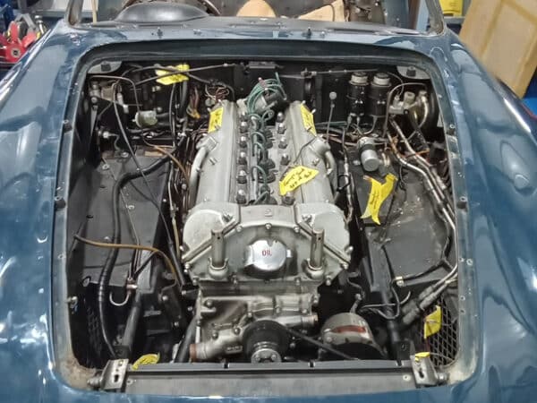 13022025 1969 aston martin db6 volante more strip down (23)