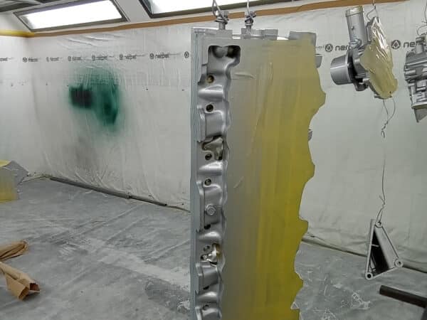 13022025 1975 mgb gt v8 engine paint (12)