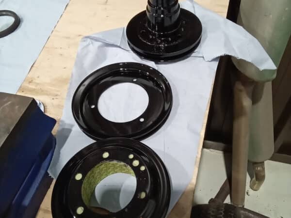 13022025 1975 mgb gt v8 engine paint (18)