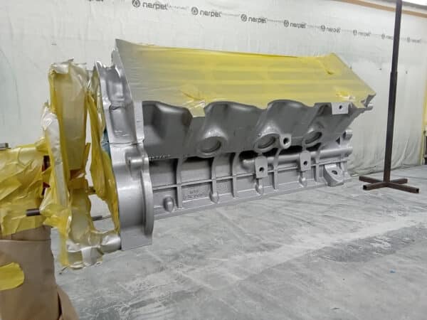 13022025 1975 mgb gt v8 engine paint (5)