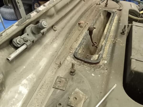 17022025 1963 rover p4 sanding (12)
