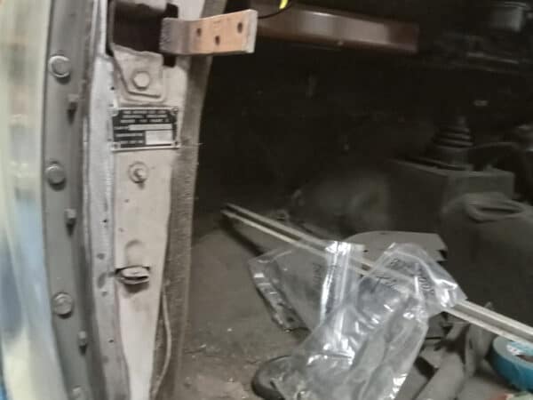 17022025 1963 rover p4 sanding (14)