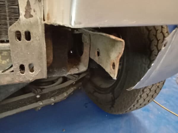 17022025 1963 rover p4 sanding (17)