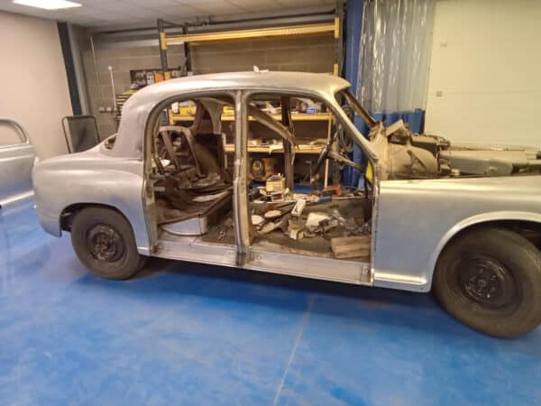 17022025 1963 rover p4 sanding (3)
