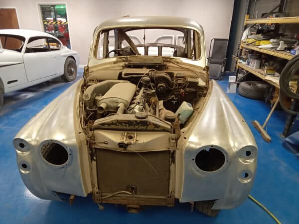 17022025 1963 rover p4 sanding (6)