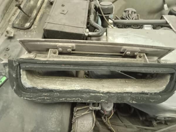 17022025 1963 rover p4 sanding (8)