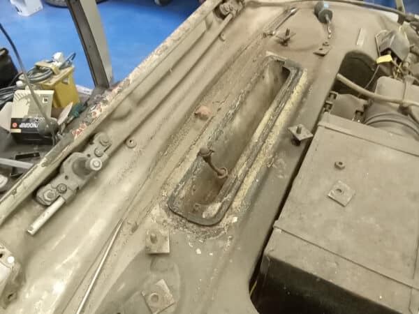 17022025 1963 rover p4 sanding (9)