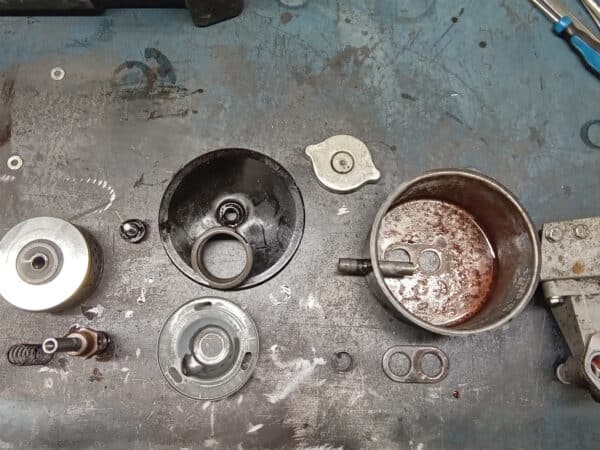 17022025 1969 aston martin db6 final strip down bits (14)
