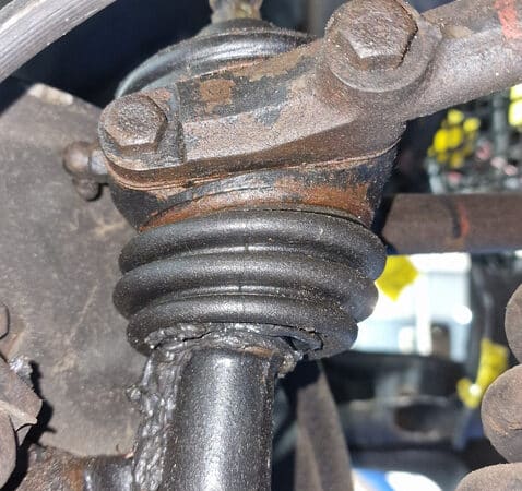 17022025 1969 aston martin db6 final strip down bits (44)