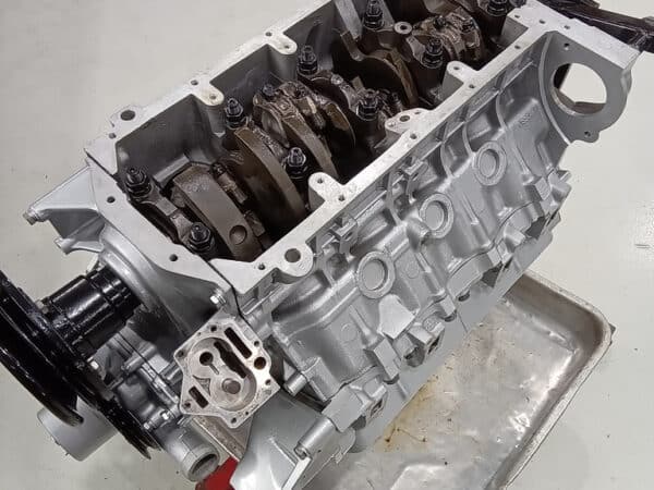 17022025 1975 mgb gt v8 engine prep and paint (12)