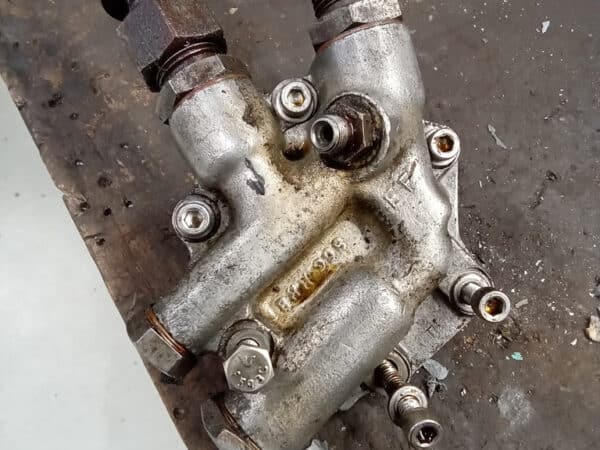 17022025 1975 mgb gt v8 engine prep and paint (14)