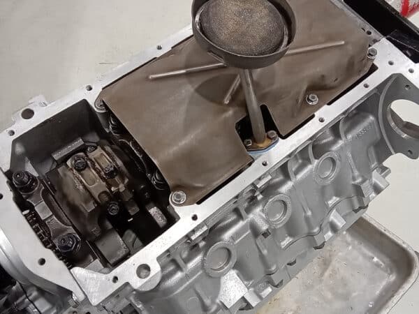 17022025 1975 mgb gt v8 engine prep and paint (15)