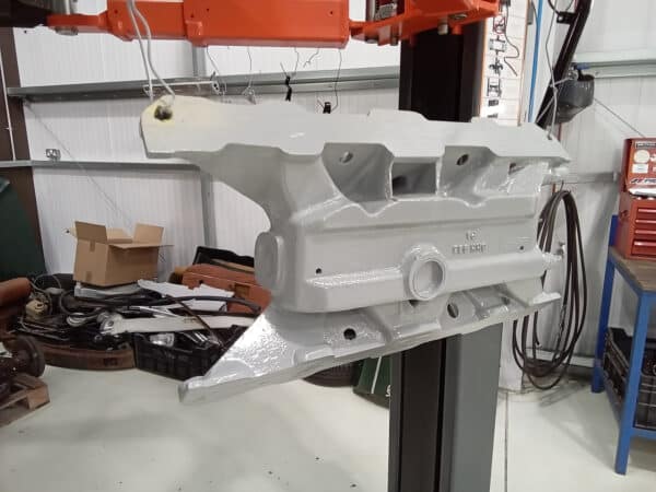 17022025 1975 mgb gt v8 engine prep and paint (3)