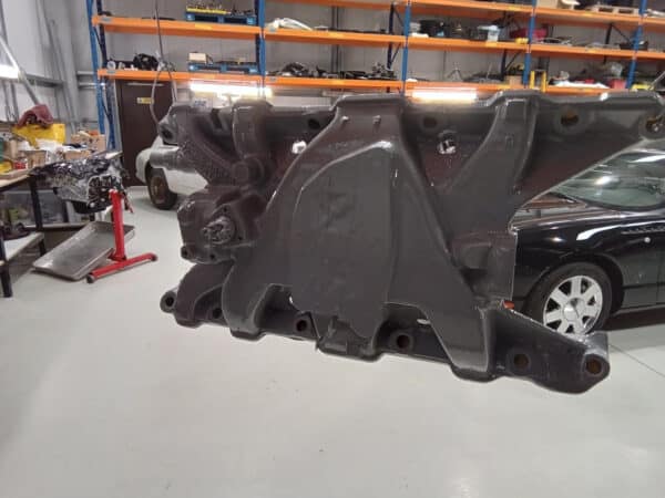 17022025 1975 mgb gt v8 engine prep and paint (4)