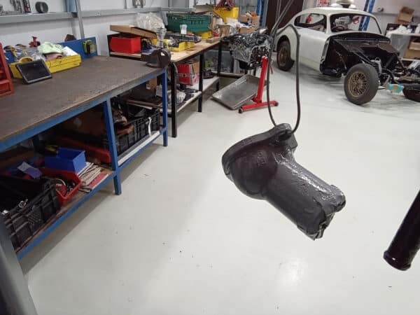 17022025 1975 mgb gt v8 engine prep and paint (5)